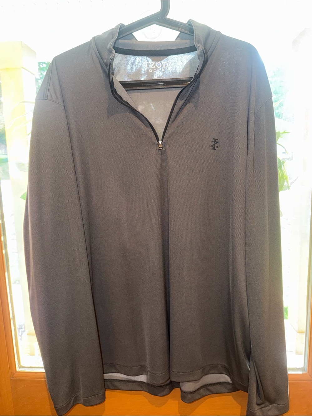 Izod Men's Gray Golf Pullover with Subtle Logo